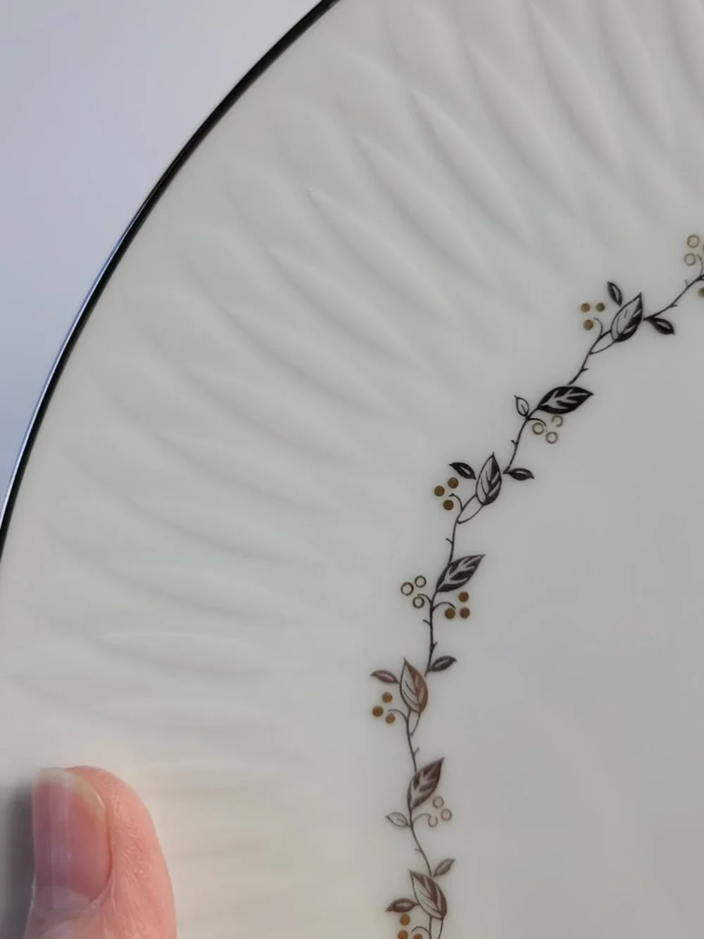 FOUR Sango Carillon Dinner Plates White Gold Berries Platinum Leaves